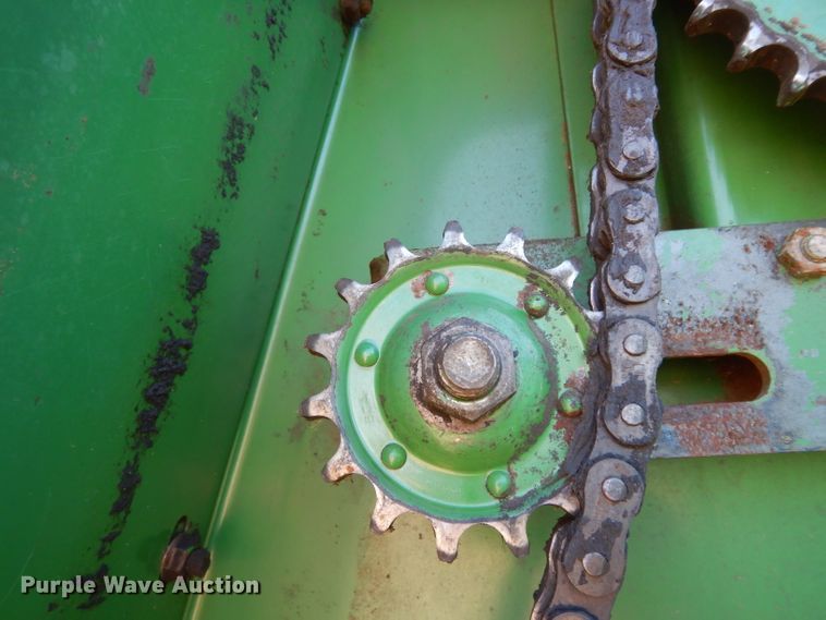 image for item DH2351 John Deere 375 round baler