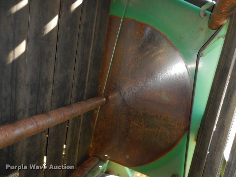 image for item DH2351 John Deere 375 round baler