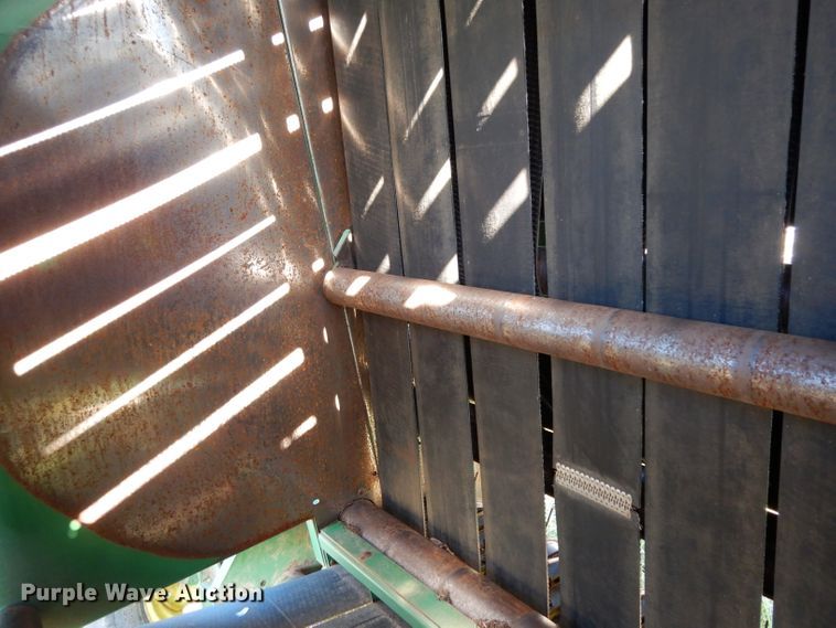 image for item DH2351 John Deere 375 round baler