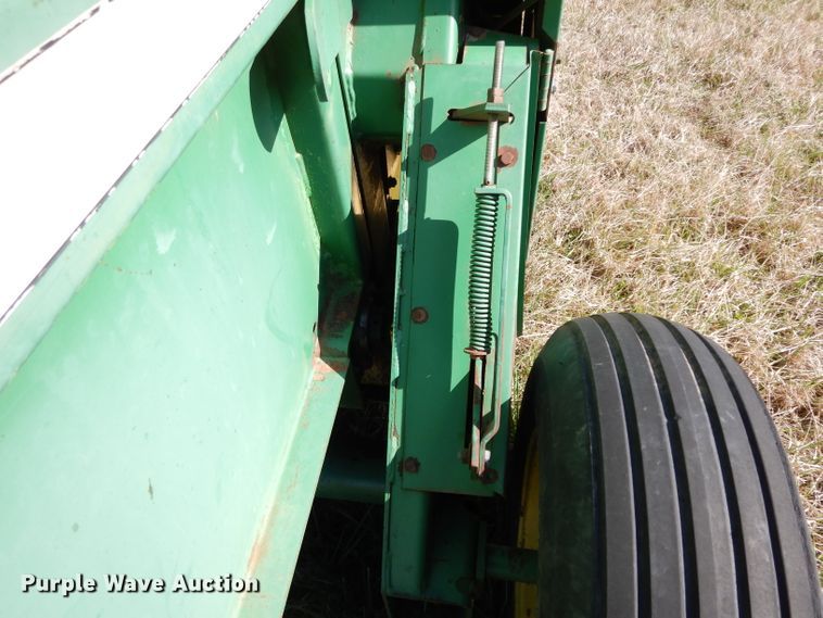 image for item DH2351 John Deere 375 round baler