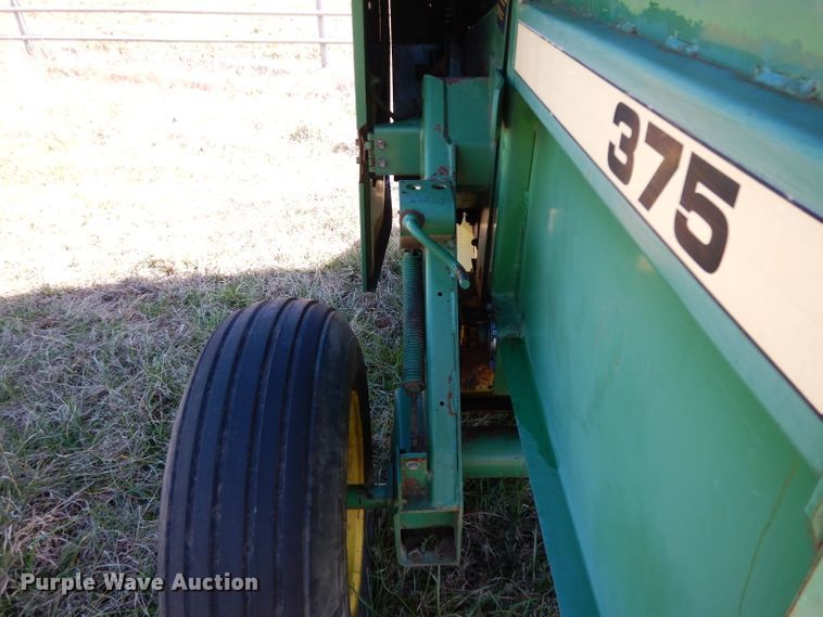 image for item DH2351 John Deere 375 round baler