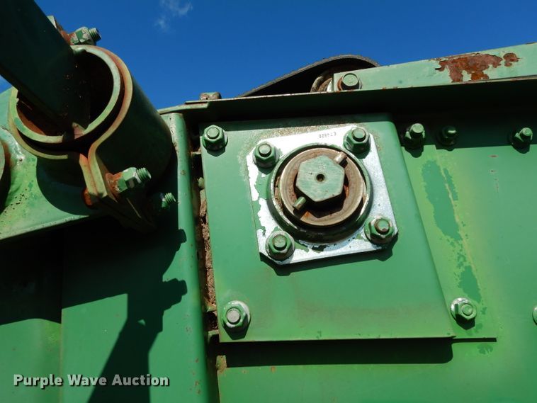 image for item DH2351 John Deere 375 round baler