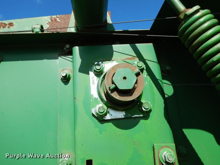 image for item DH2351 John Deere 375 round baler