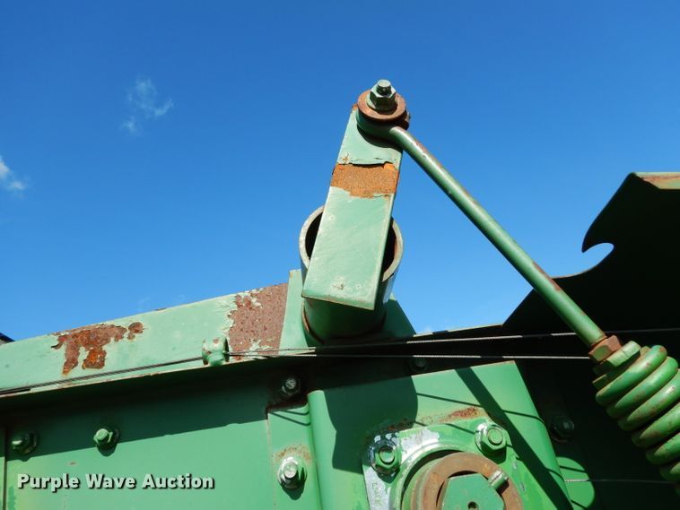 image for item DH2351 John Deere 375 round baler