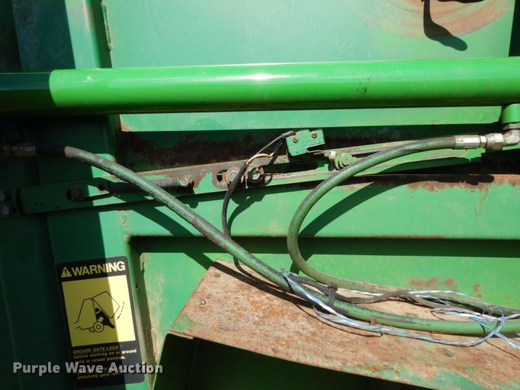 image for item DH2351 John Deere 375 round baler