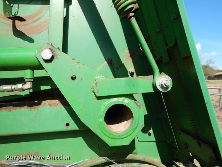 image for item DH2351 John Deere 375 round baler