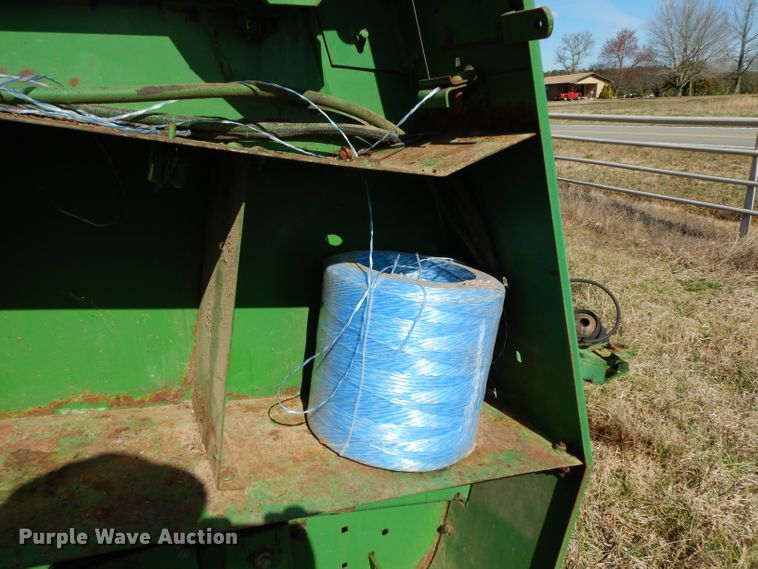 image for item DH2351 John Deere 375 round baler
