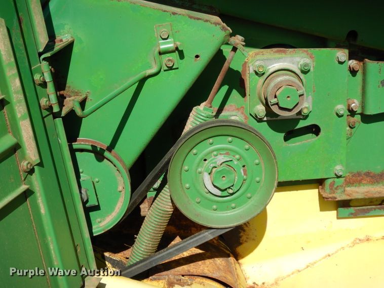 image for item DH2351 John Deere 375 round baler
