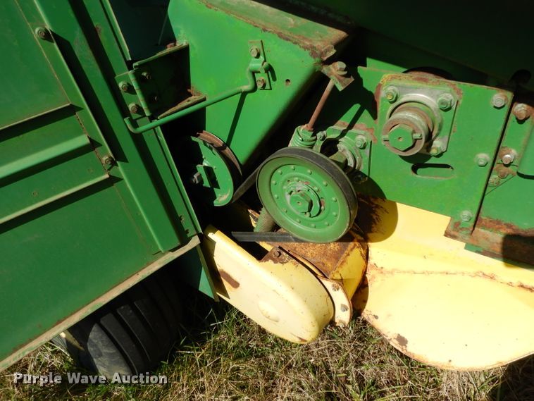 image for item DH2351 John Deere 375 round baler