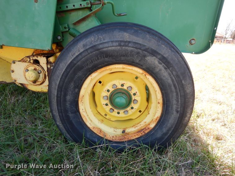 image for item DH2351 John Deere 375 round baler
