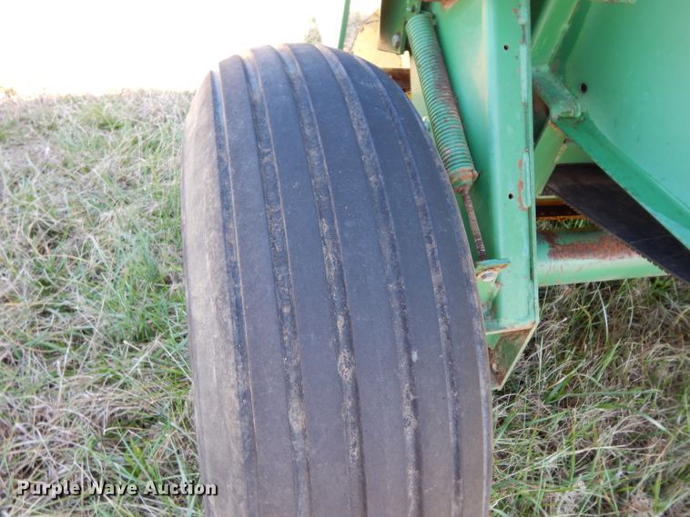 image for item DH2351 John Deere 375 round baler
