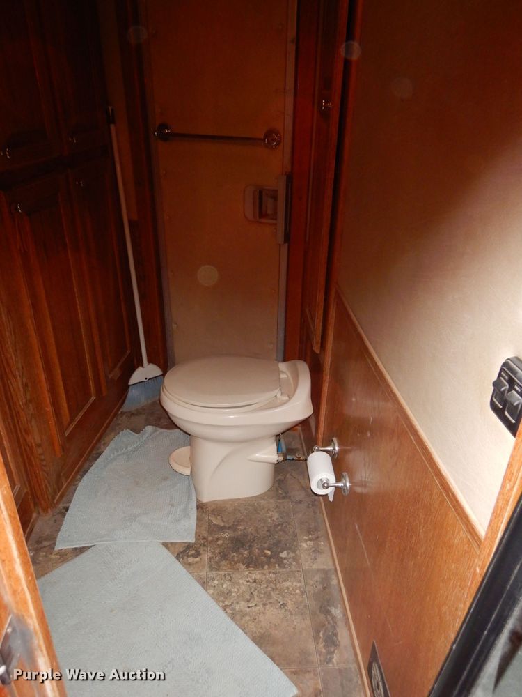 image for item DH3727 2006 Platinum horse trailer