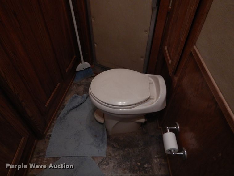 image for item DH3727 2006 Platinum horse trailer