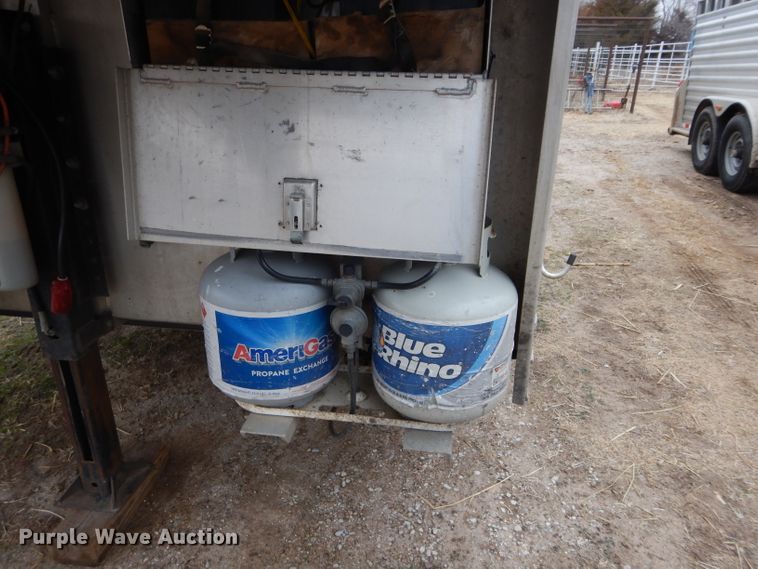 image for item DH3727 2006 Platinum horse trailer