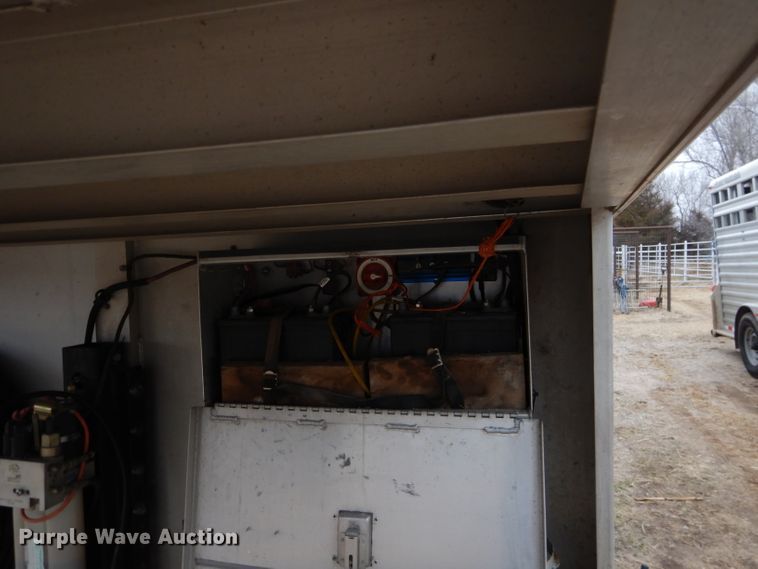 image for item DH3727 2006 Platinum horse trailer