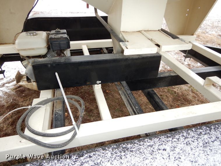 image for item DH4333 Friesen 220 seed tender trailer