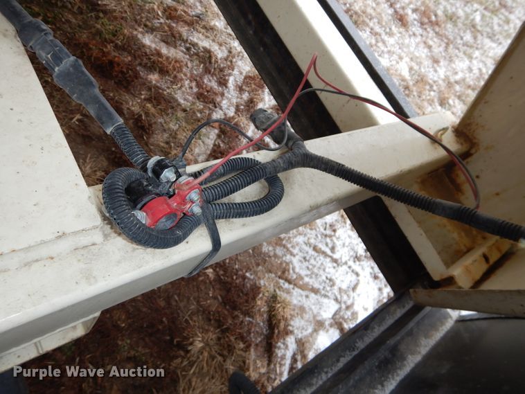 image for item DH4333 Friesen 220 seed tender trailer