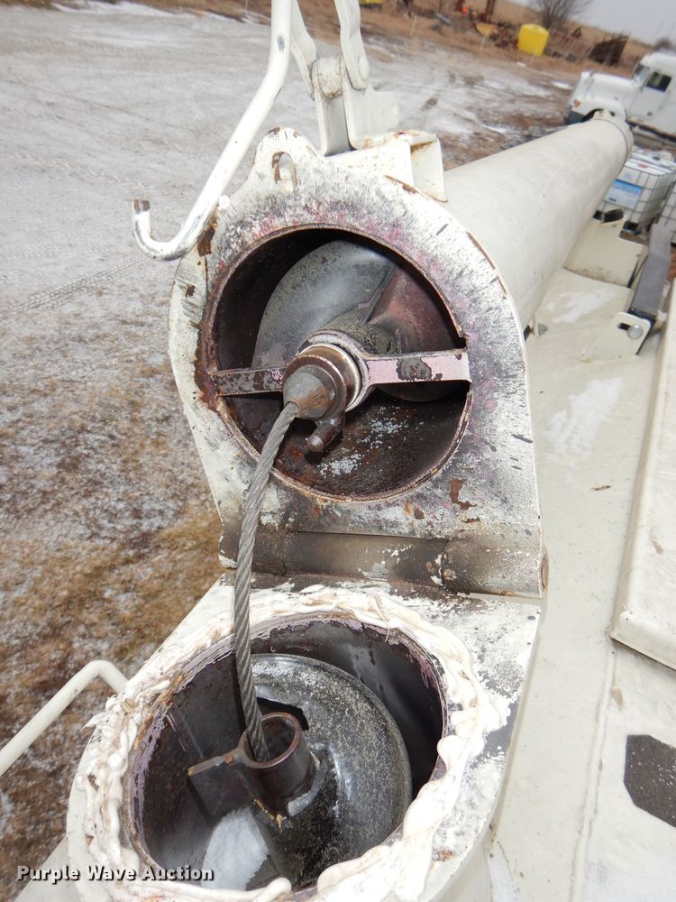 image for item DH4333 Friesen 220 seed tender trailer