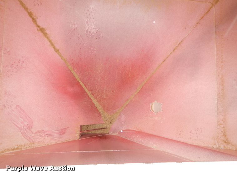 image for item DH4333 Friesen 220 seed tender trailer