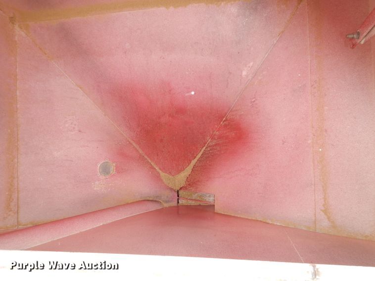 image for item DH4333 Friesen 220 seed tender trailer