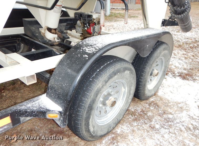 image for item DH4333 Friesen 220 seed tender trailer