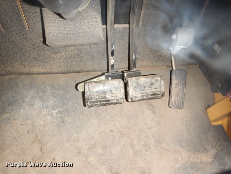 image for item DH4334 2011 SpraCoupe 4460 sprayer