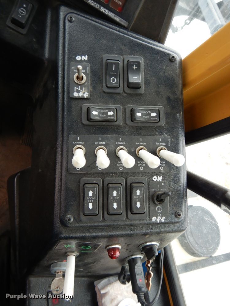 image for item DH4334 2011 SpraCoupe 4460 sprayer