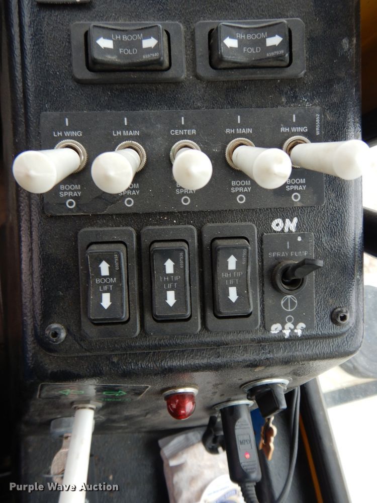 image for item DH4334 2011 SpraCoupe 4460 sprayer