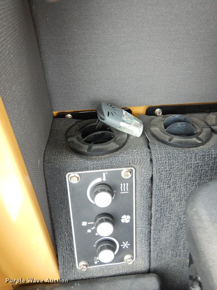 image for item DH4334 2011 SpraCoupe 4460 sprayer