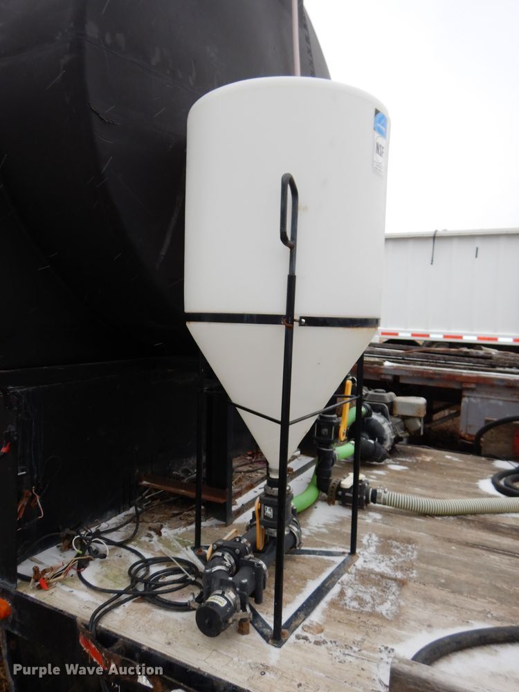 image for item DH4335 1984 Unruh drop deck chemical tender trailer