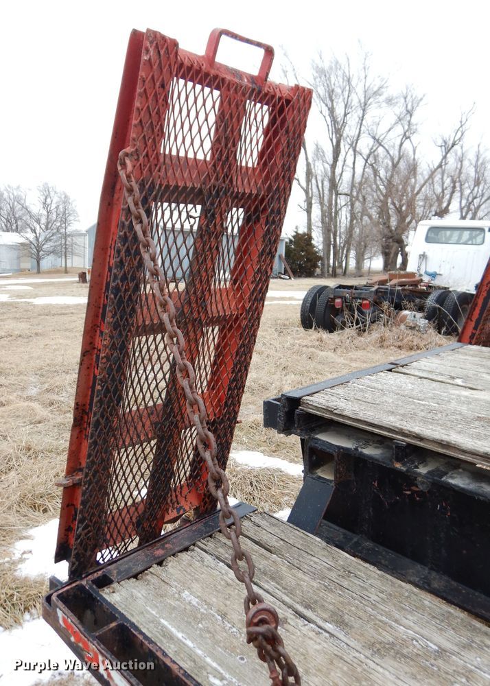 image for item DH4335 1984 Unruh drop deck chemical tender trailer