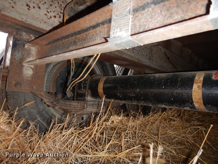 image for item DH4335 1984 Unruh drop deck chemical tender trailer