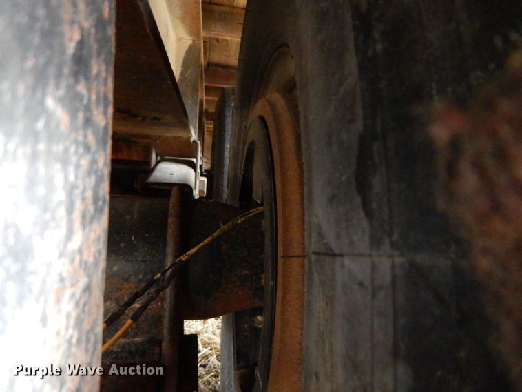 image for item DH4335 1984 Unruh drop deck chemical tender trailer