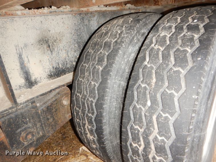 image for item DH4335 1984 Unruh drop deck chemical tender trailer