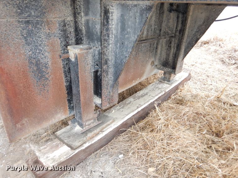 image for item DH4335 1984 Unruh drop deck chemical tender trailer