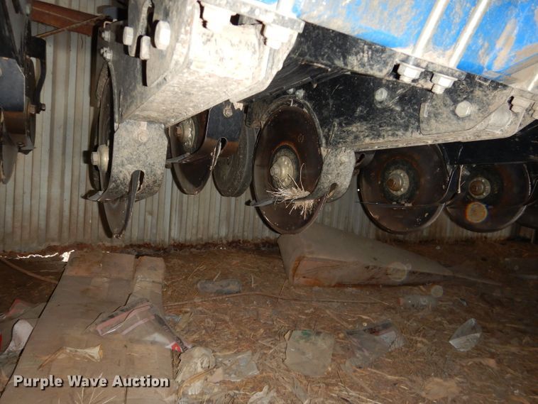 image for item DH4338 2010 Landoll 5530-30X10 no-till grain drill