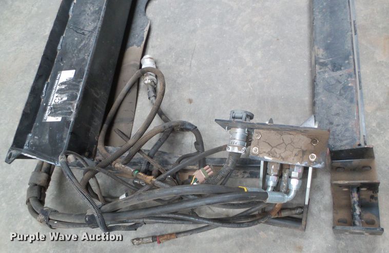 image for item DH4770 MacDon FD75-S adapter