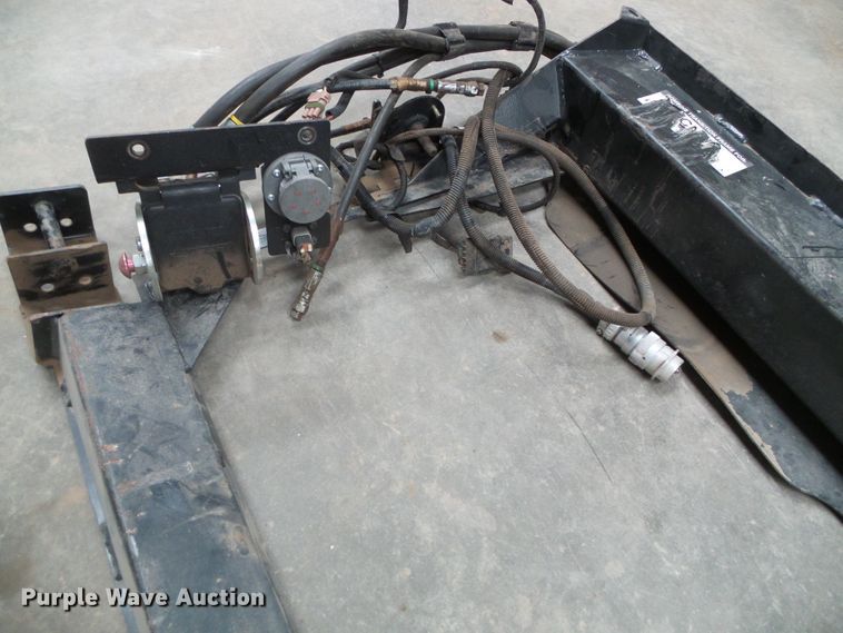 image for item DH4770 MacDon FD75-S adapter