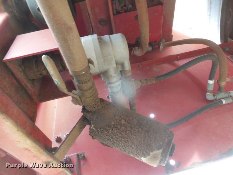 image for item DH4773 International 750 tub grinder