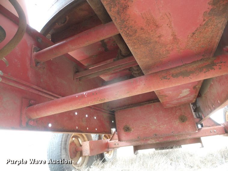 image for item DH4773 International 750 tub grinder