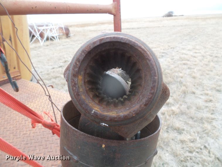 image for item DH4773 International 750 tub grinder