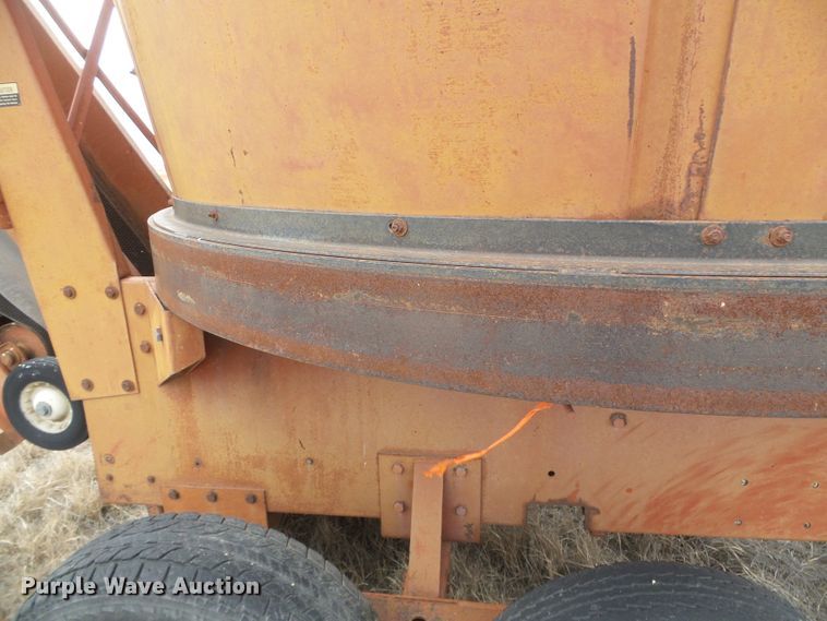 image for item DH4773 International 750 tub grinder