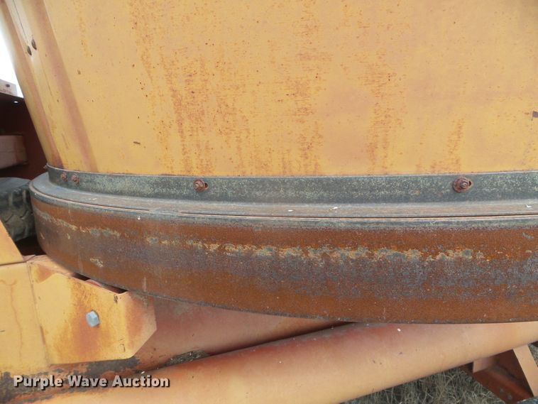 image for item DH4773 International 750 tub grinder