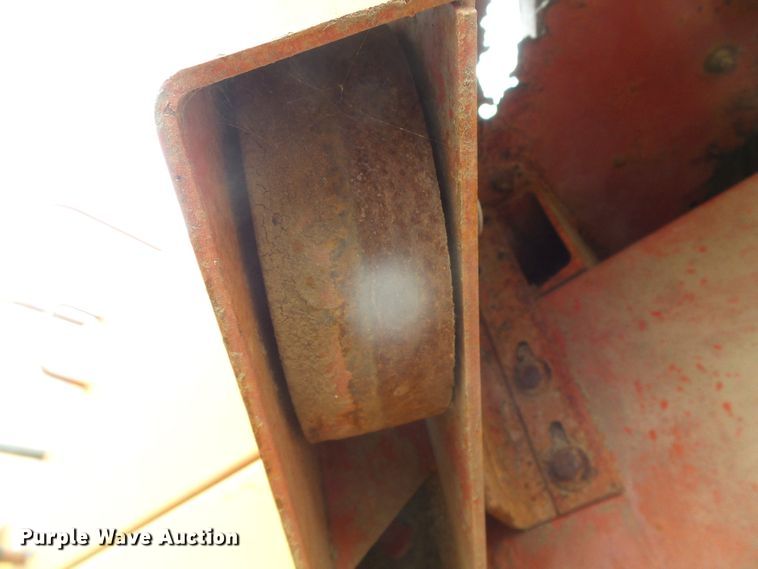 image for item DH4773 International 750 tub grinder