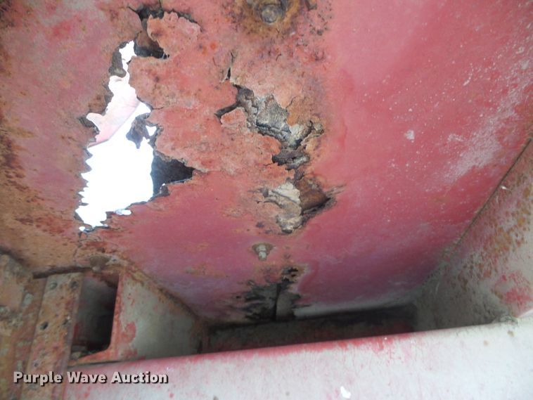 image for item DH4773 International 750 tub grinder