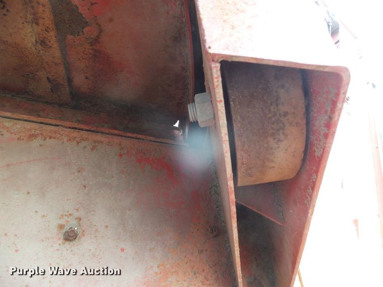 image for item DH4773 International 750 tub grinder