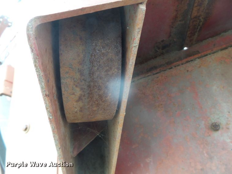 image for item DH4773 International 750 tub grinder