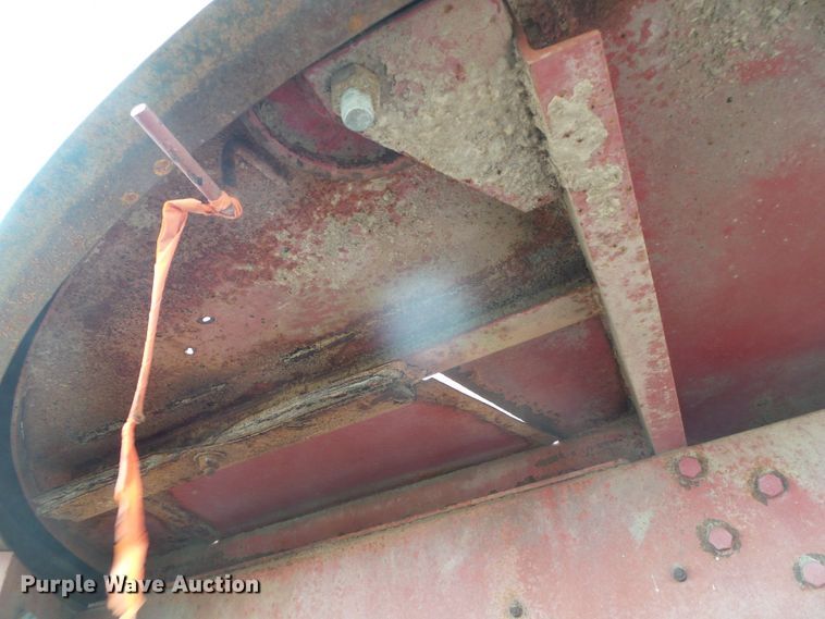 image for item DH4773 International 750 tub grinder