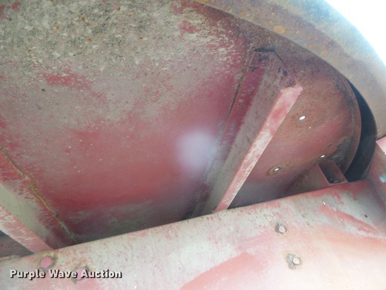 image for item DH4773 International 750 tub grinder