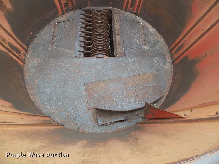 image for item DH4773 International 750 tub grinder